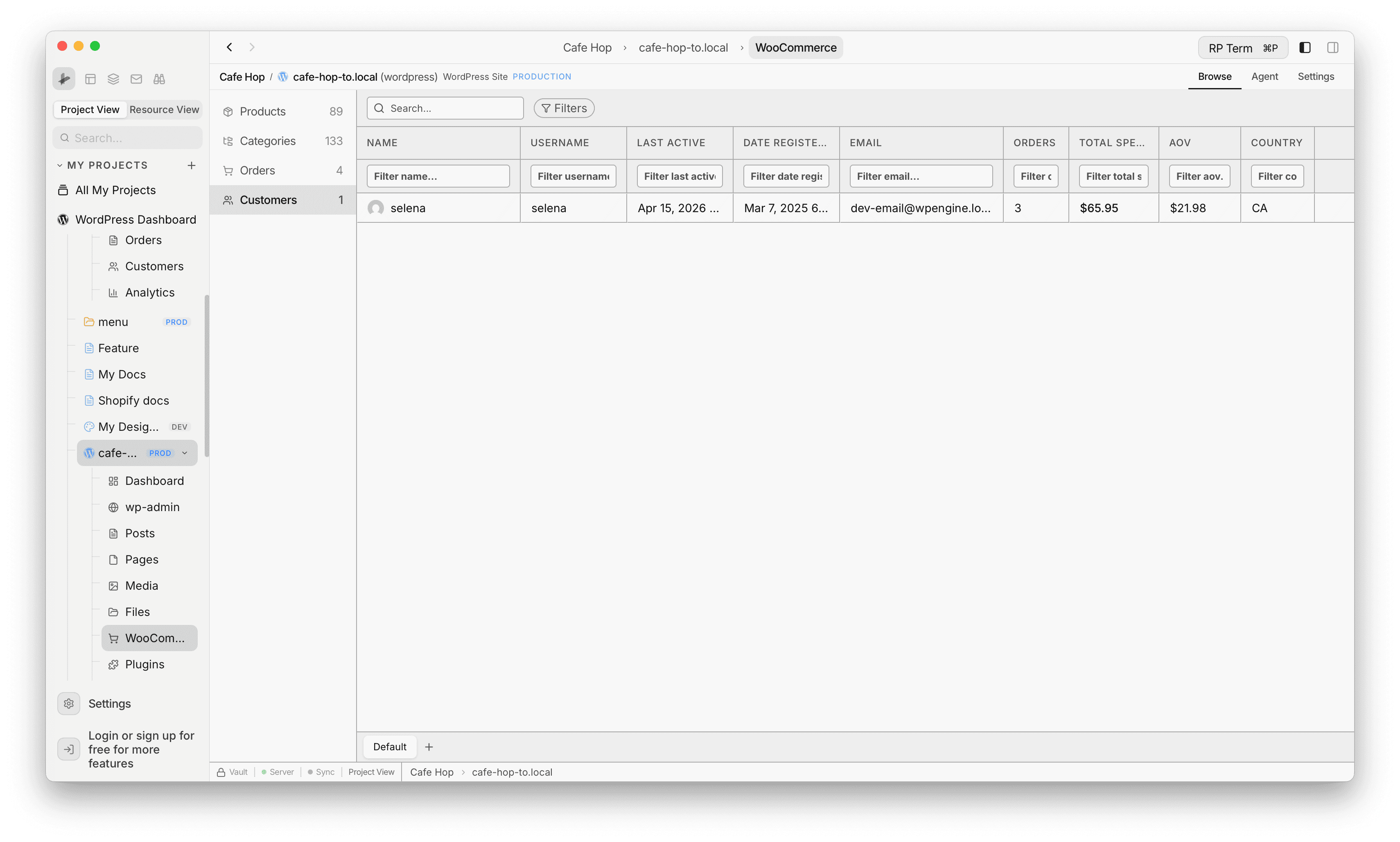 WooCommerce Customers table matching the bullets above